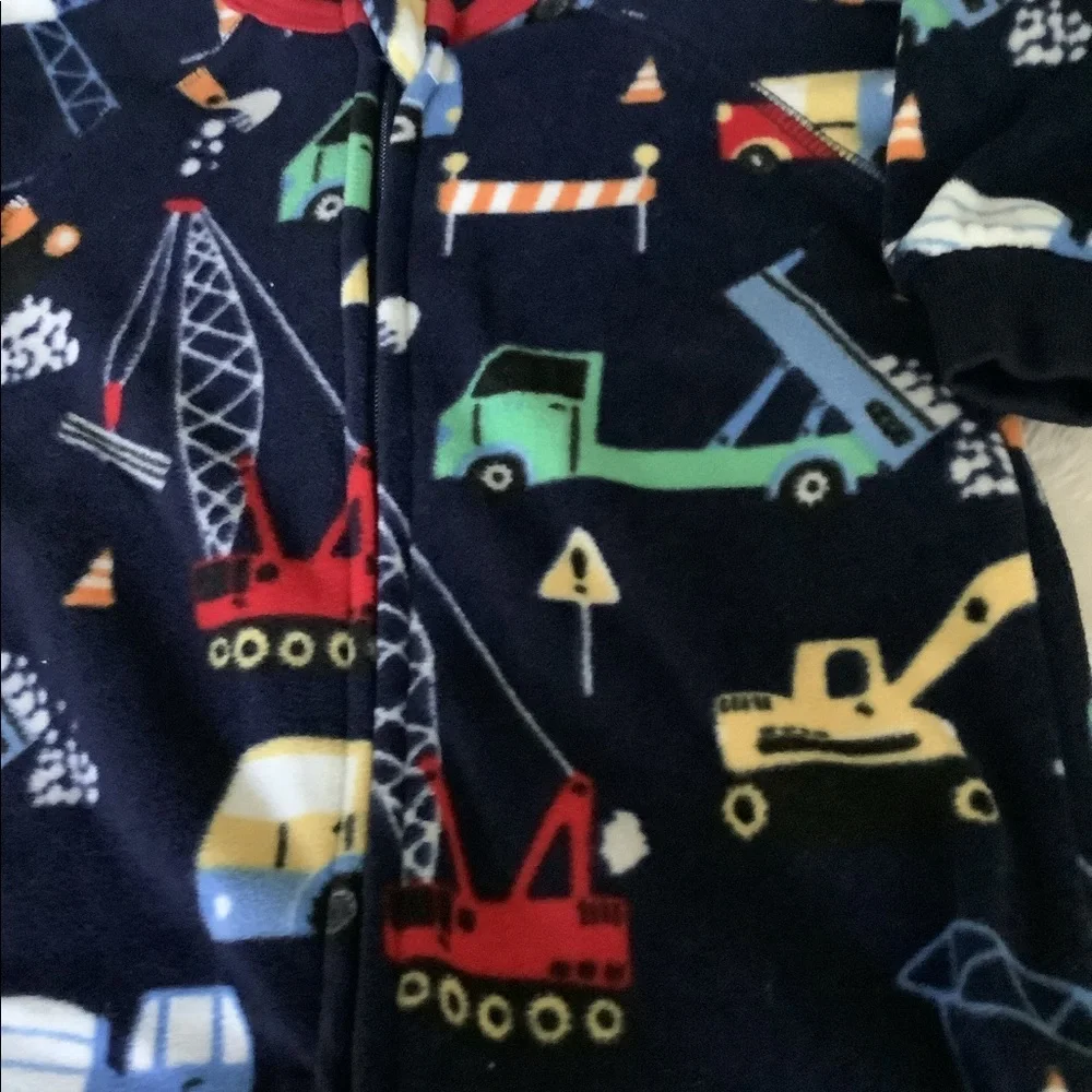 Place one-size zipper outfit with big machines 0-3mo